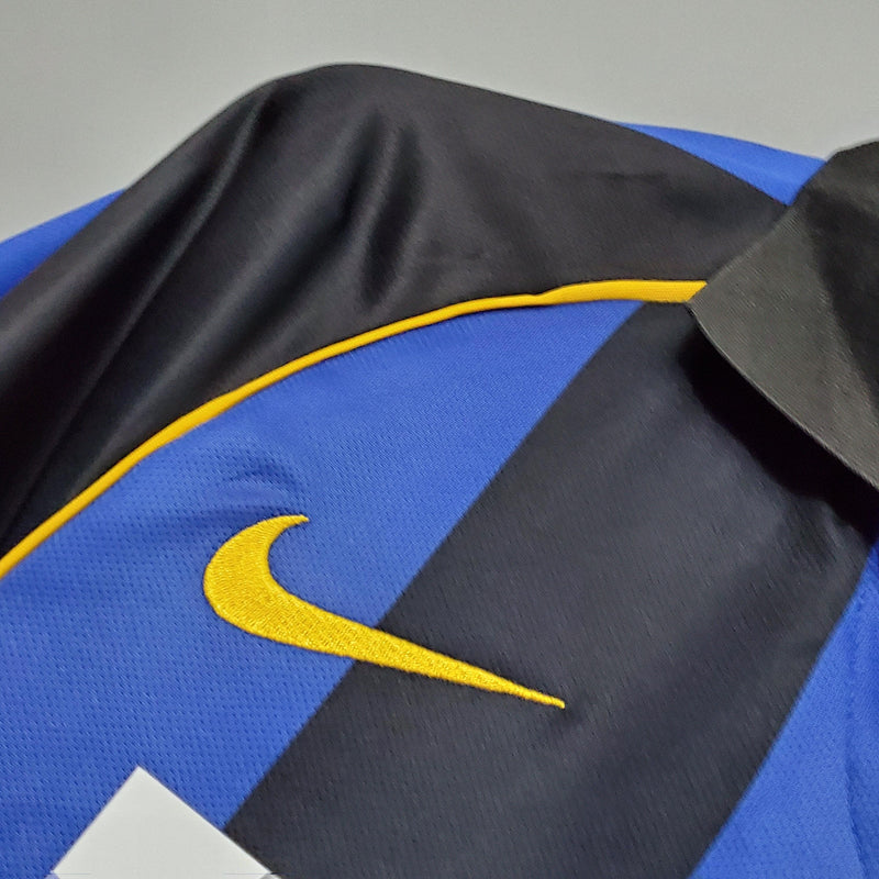 Camiseta retro local del Inter de Milán 2001/02