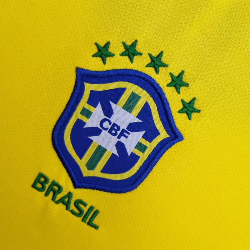 Camiseta retro local de la selección nacional de Brasil 2004/06